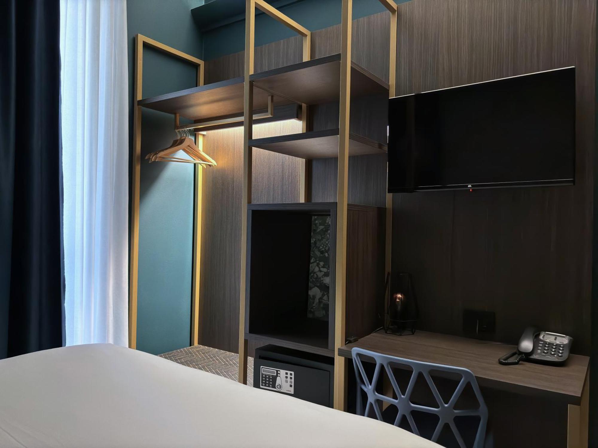 Av Hotel Milano Exterior photo
