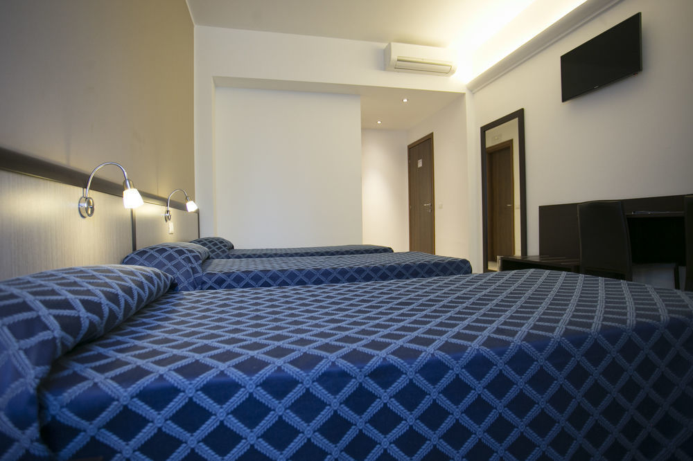 Av Hotel Milano Exterior photo