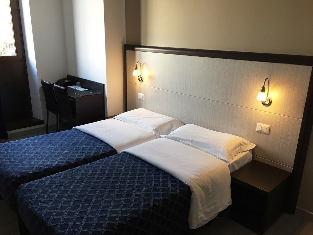 Av Hotel Milano Exterior photo