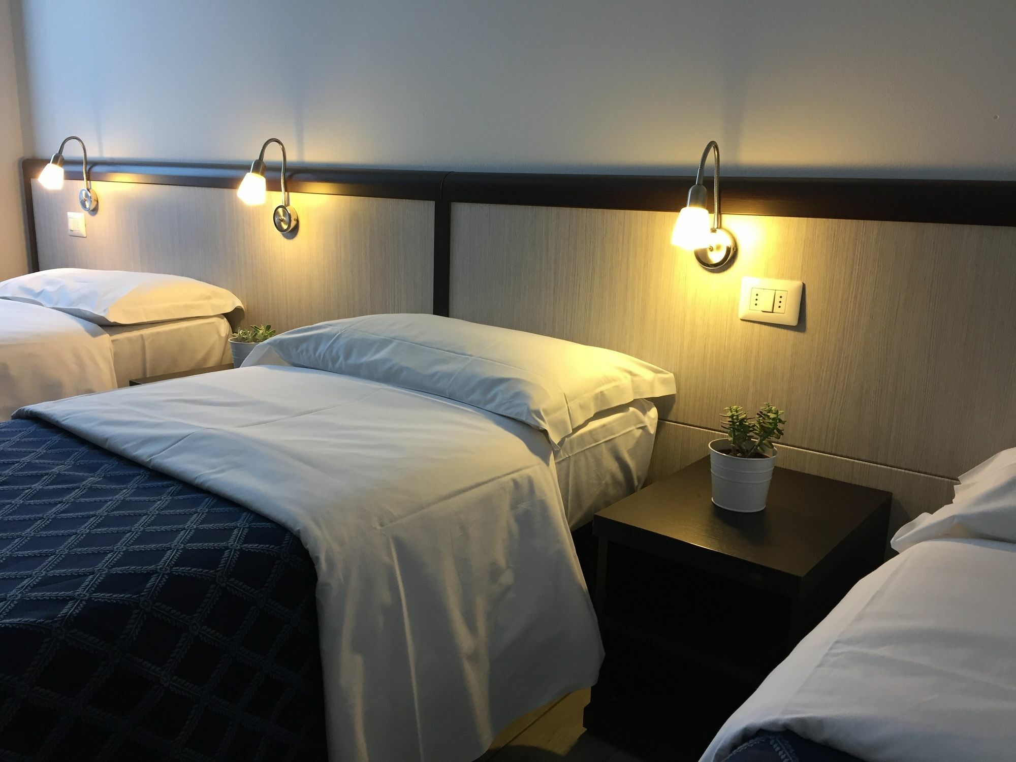 Av Hotel Milano Exterior photo